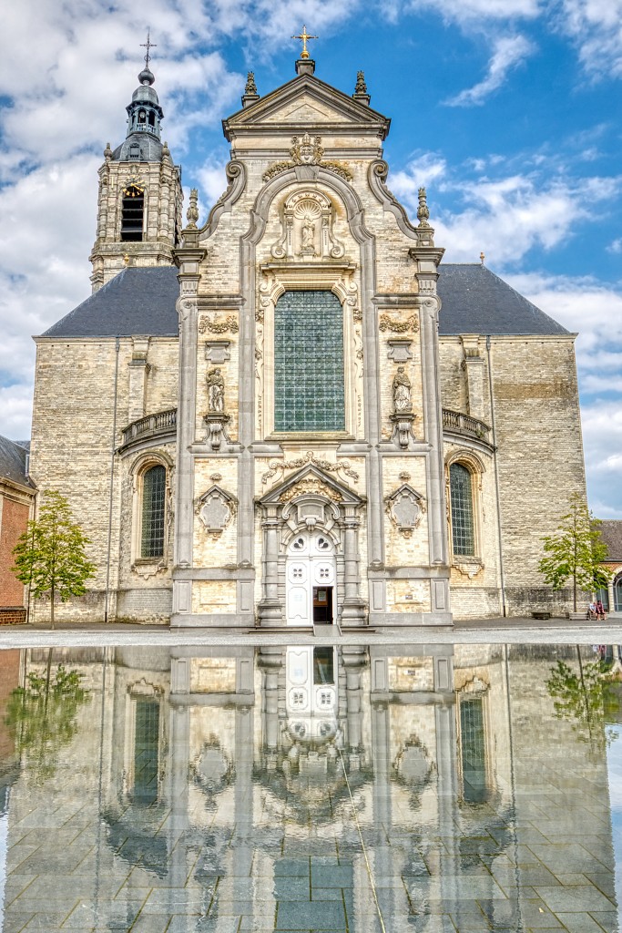 HDR Abbaye Abdij van Averbode religie reliogion belgie belgique kerk eglise spiegelvijver klooster kerkfotografie kathedraal rooms katholiek